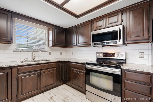 1802 S Fir Place, Broken Arrow, OK 74012