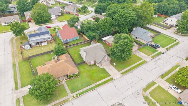 1802 S Fir Place, Broken Arrow, OK 74012