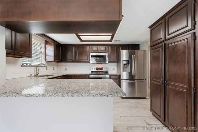 1802 S Fir Place, Broken Arrow, OK 74012