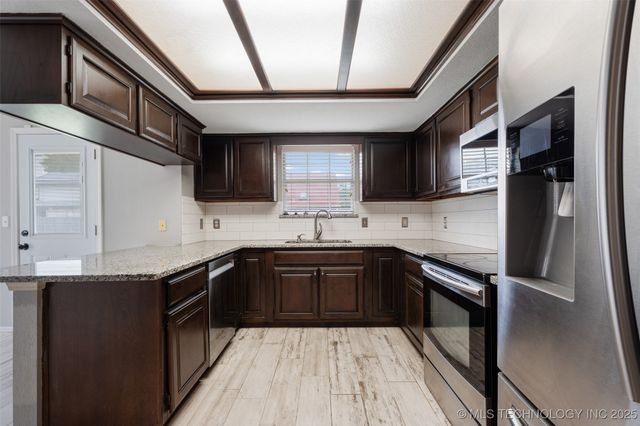 1802 S Fir Place, Broken Arrow, OK 74012