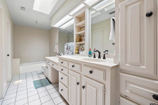1723 Kensington Dr., Tyler, TX 75703