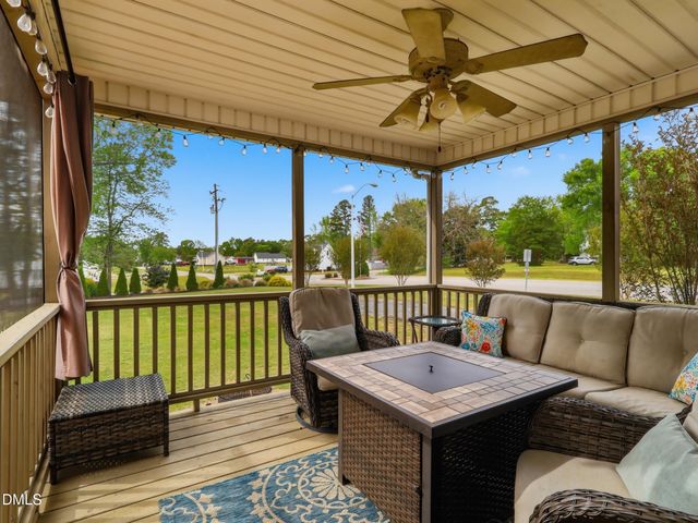 20 Blairwood Drive, Fuquay Varina, NC 27526