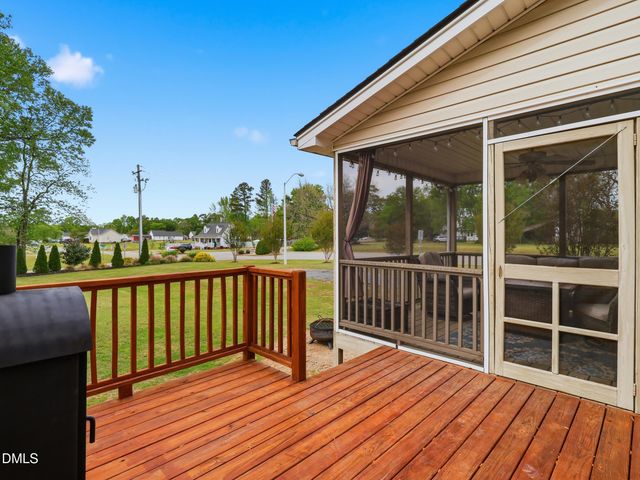 20 Blairwood Drive, Fuquay Varina, NC 27526