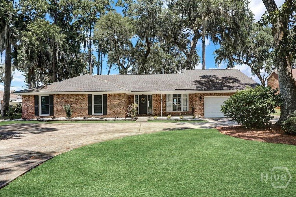 Image 6 of property listing at 12 Williamson Drive, Richmond Hill, GA 31324