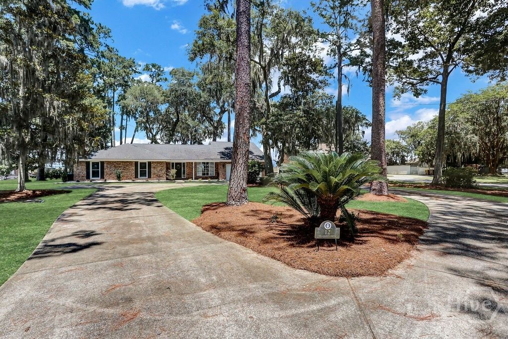 Image 7 of property listing at 12 Williamson Drive, Richmond Hill, GA 31324