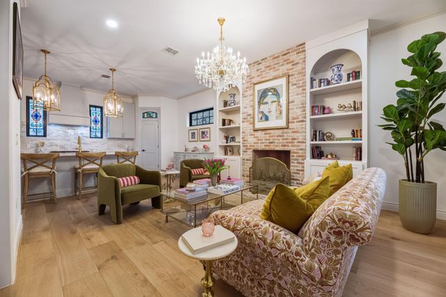 1804 S 6th ST, Austin, TX 78704