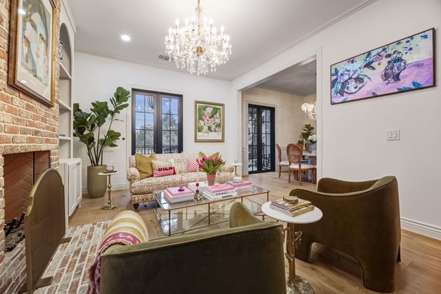 1804 S 6th ST, Austin, TX 78704