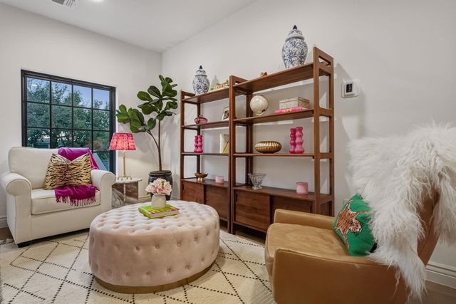 1804 S 6th ST, Austin, TX 78704