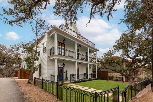 1804 S 6th ST, Austin, TX 78704