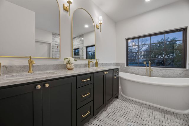 1804 S 6th ST, Austin, TX 78704