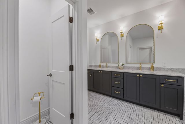 1804 S 6th ST, Austin, TX 78704