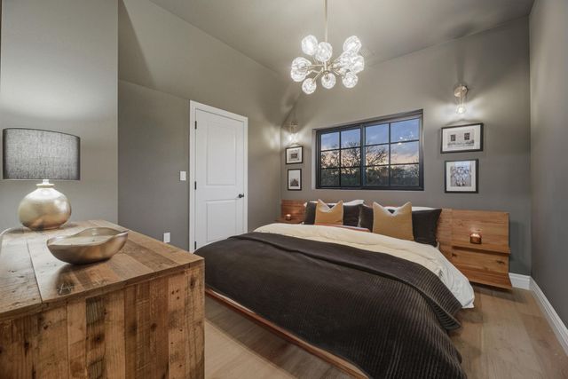 1804 S 6th ST, Austin, TX 78704