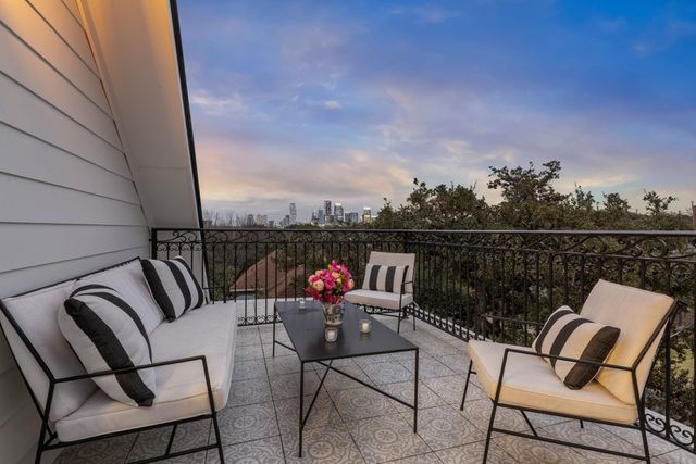 1804 S 6th ST, Austin, TX 78704