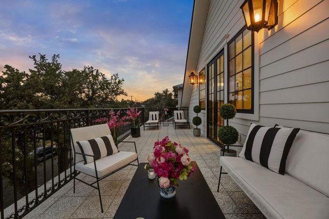 1804 S 6th ST, Austin, TX 78704