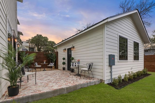 1804 S 6th ST, Austin, TX 78704