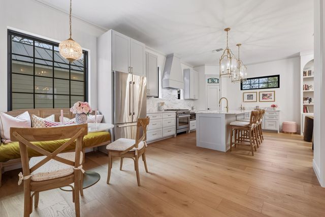 1804 S 6th ST, Austin, TX 78704