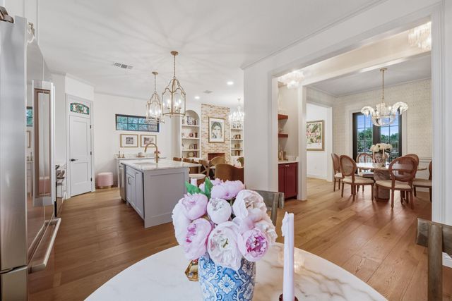 1804 S 6th ST, Austin, TX 78704