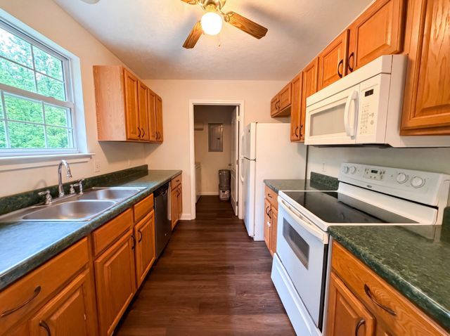 1382 Neptune Rd, Ashland City, TN 37015