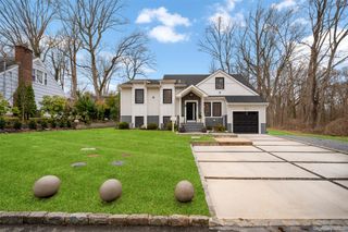 2 Hewlett Place, Great Neck, NY 11024