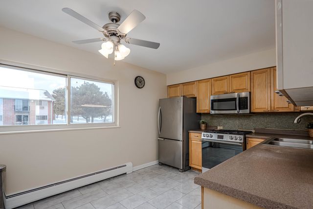 685 E Fullerton Avenue 201, Glendale Heights, IL 60139