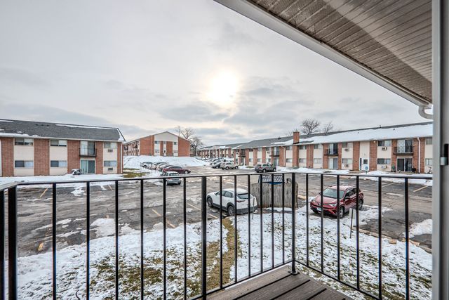 685 E Fullerton Avenue 201, Glendale Heights, IL 60139