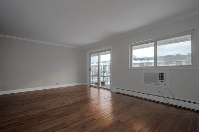 685 E Fullerton Avenue 201, Glendale Heights, IL 60139