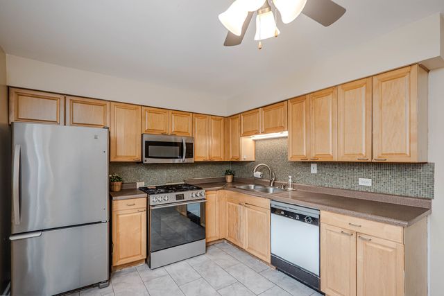 685 E Fullerton Avenue 201, Glendale Heights, IL 60139