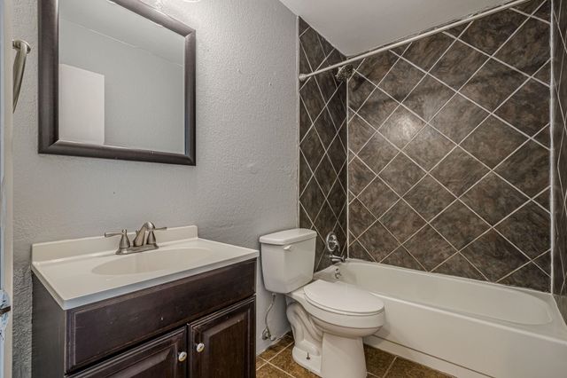 2150 College Pl Apt 22, Grand Junction, CO 81501