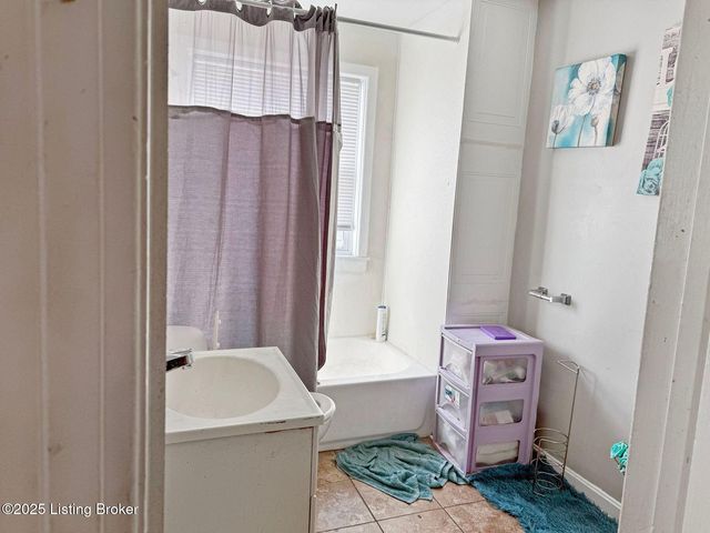 4143 W Market St, Louisville, KY 40212