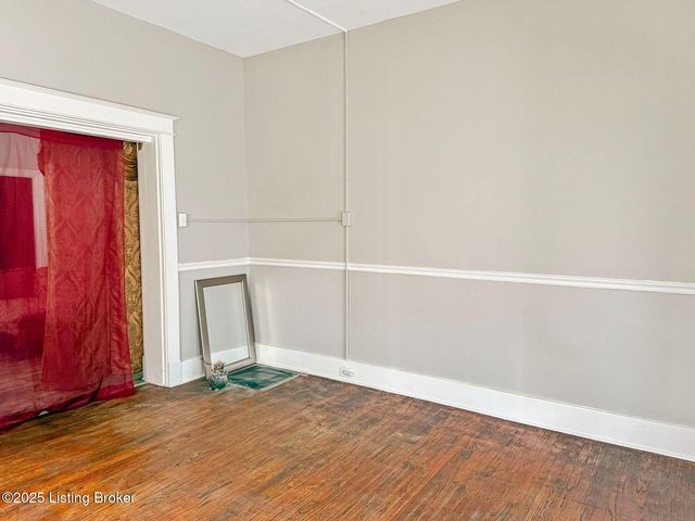 4143 W Market St, Louisville, KY 40212