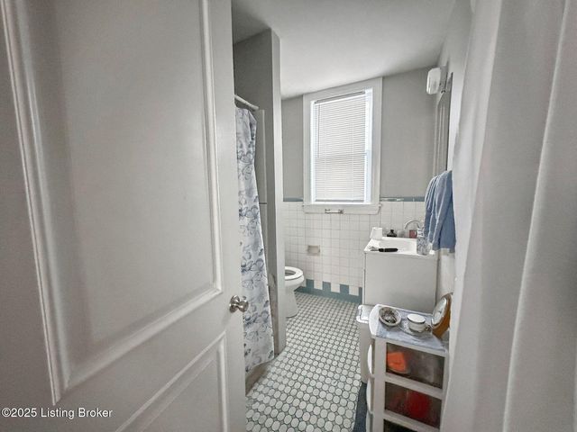 4143 W Market St, Louisville, KY 40212