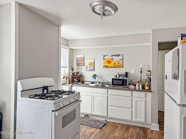 4143 W Market St, Louisville, KY 40212