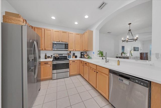 9512 WEST PARK VILLAGE DRIVE 107, Tampa, FL 33626
