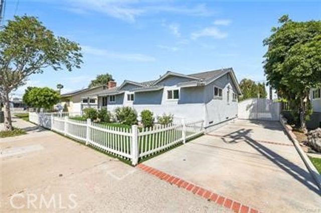 204 S Raymond, Fullerton, CA 92831