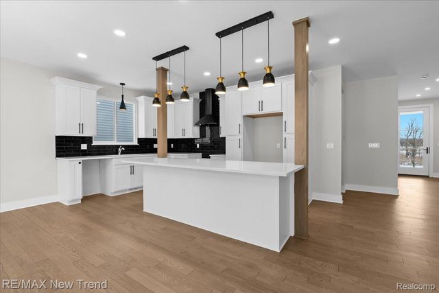 203 Mountain View Lane, Milford Village, MI 48381