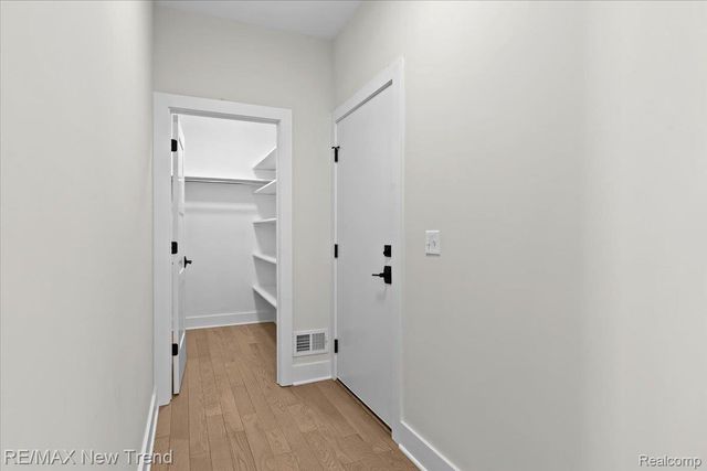 203 Mountain View Lane, Milford Village, MI 48381