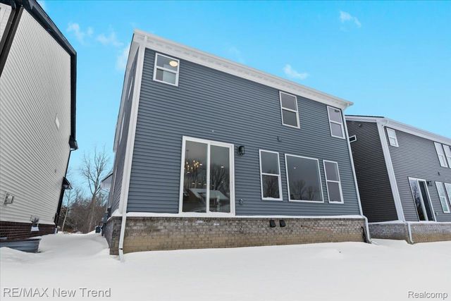 203 Mountain View Lane, Milford Village, MI 48381