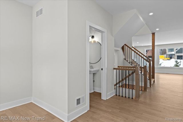 203 Mountain View Lane, Milford Village, MI 48381