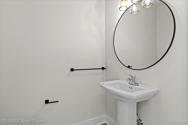 203 Mountain View Lane, Milford Village, MI 48381