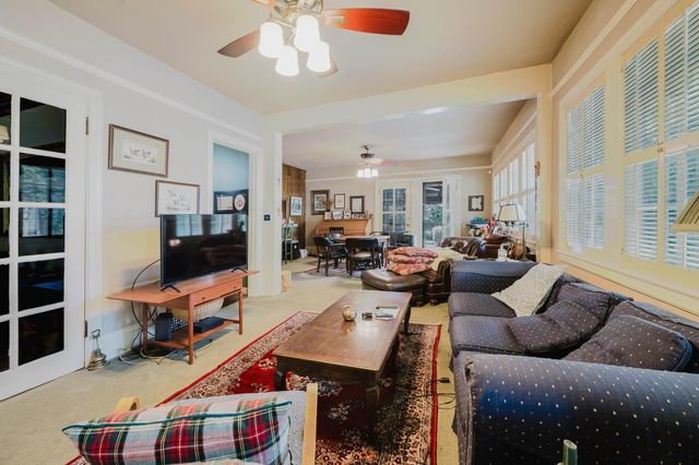 1637 N Hunter St, Stockton, CA 95204