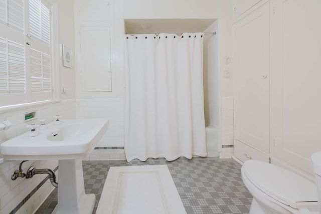 1637 N Hunter St, Stockton, CA 95204