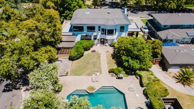 1637 N Hunter St, Stockton, CA 95204