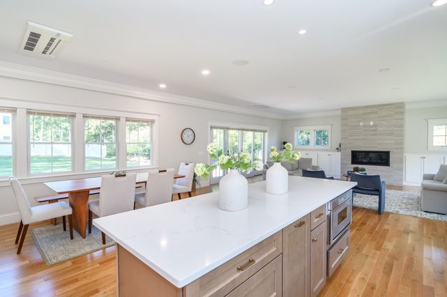 16 Bradford Rd, Natick, MA 01760