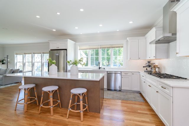 16 Bradford Rd, Natick, MA 01760