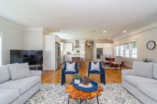 16 Bradford Rd, Natick, MA 01760