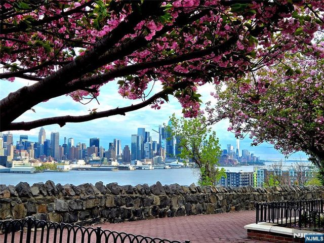 6600 Boulevard E 15F, West New York, NJ 07093