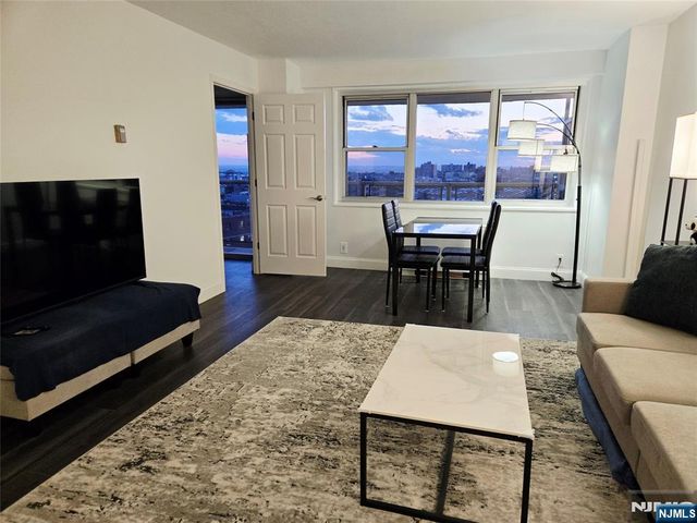 6600 Boulevard E 15F, West New York, NJ 07093