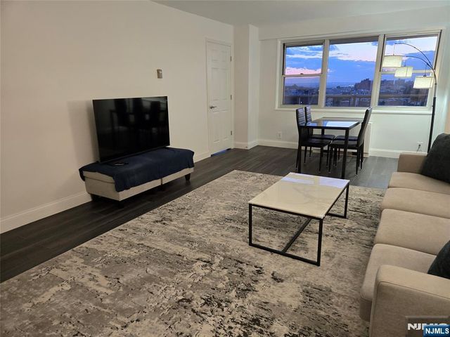 6600 Boulevard E 15F, West New York, NJ 07093