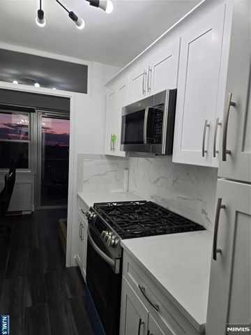 6600 Boulevard E 15F, West New York, NJ 07093