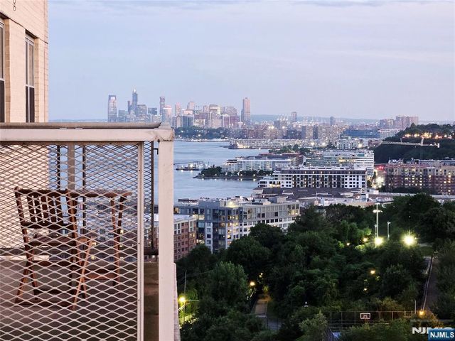 6600 Boulevard E 15F, West New York, NJ 07093